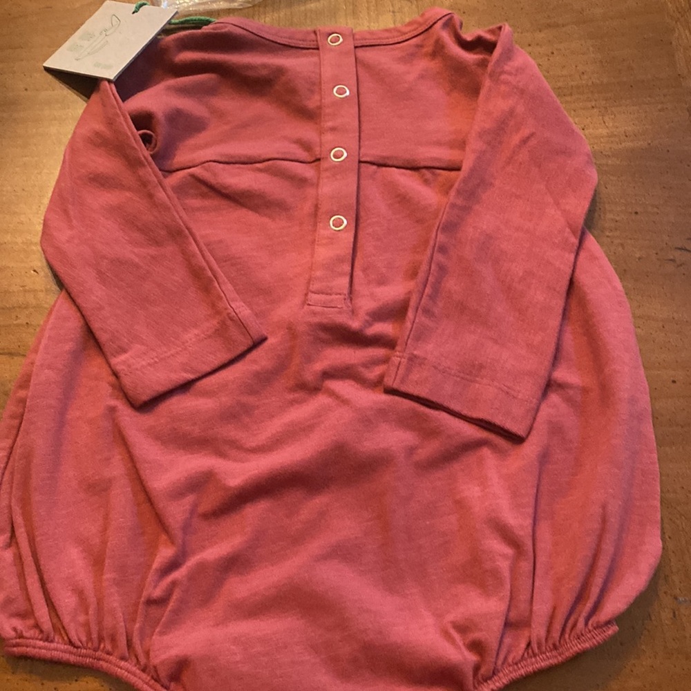 Kate Quinn NWT 12-18 months rose body suit organic cotton - Picture 3 of 3